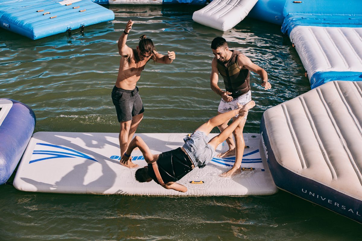 Actividad grupal en inflables